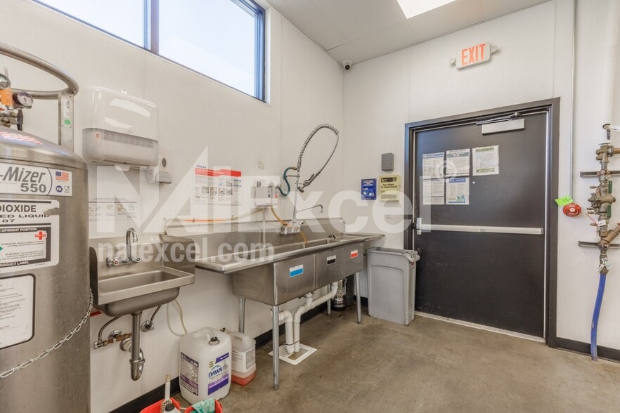 More Photos Of 652 St George blvd, St George Freestanding For Sale