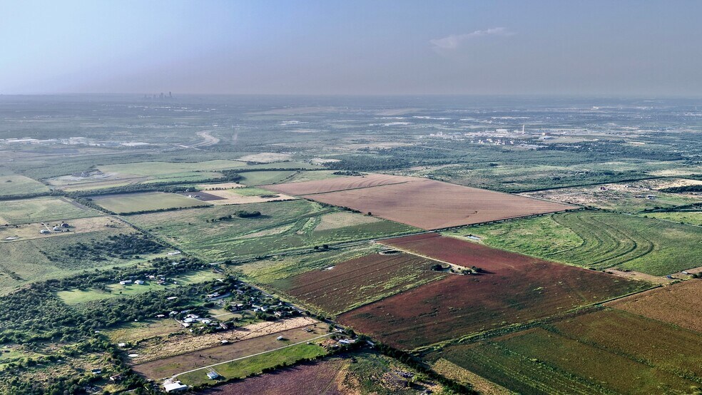 More Photos Of 0 Becker Lane, Del Valle Land For Sale