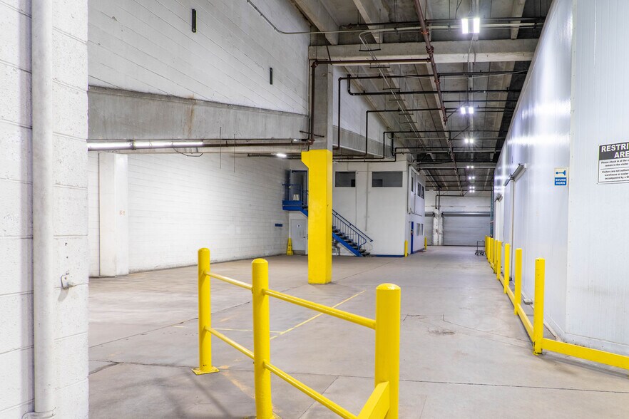 More Photos Of 1400 E Olympic Blvd, Los Angeles Distribution For Lease