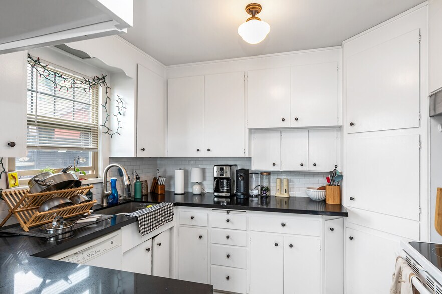 More Photos Of 2250 Bonair Pl SW, Seattle Apartments For Sale