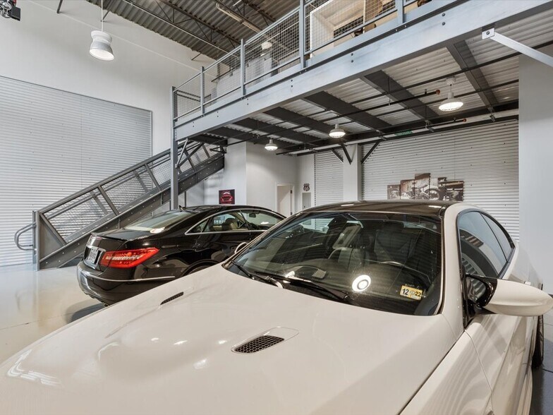 More Photos Of 6701 Dominion Garages Ave, Woodford Specialty For Sale