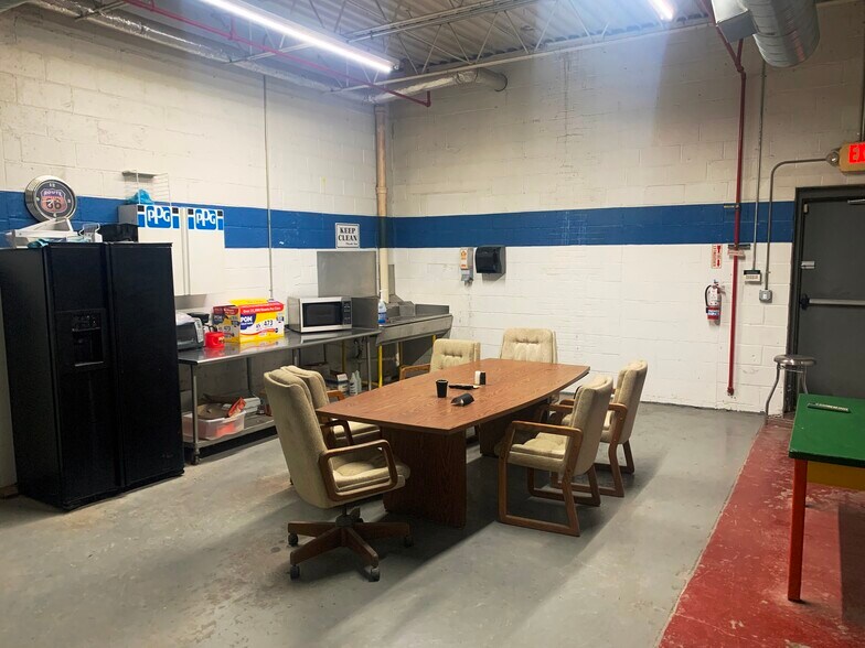 More Photos Of 17399 Broadway Ave, Maple Heights Auto Repair For Sale