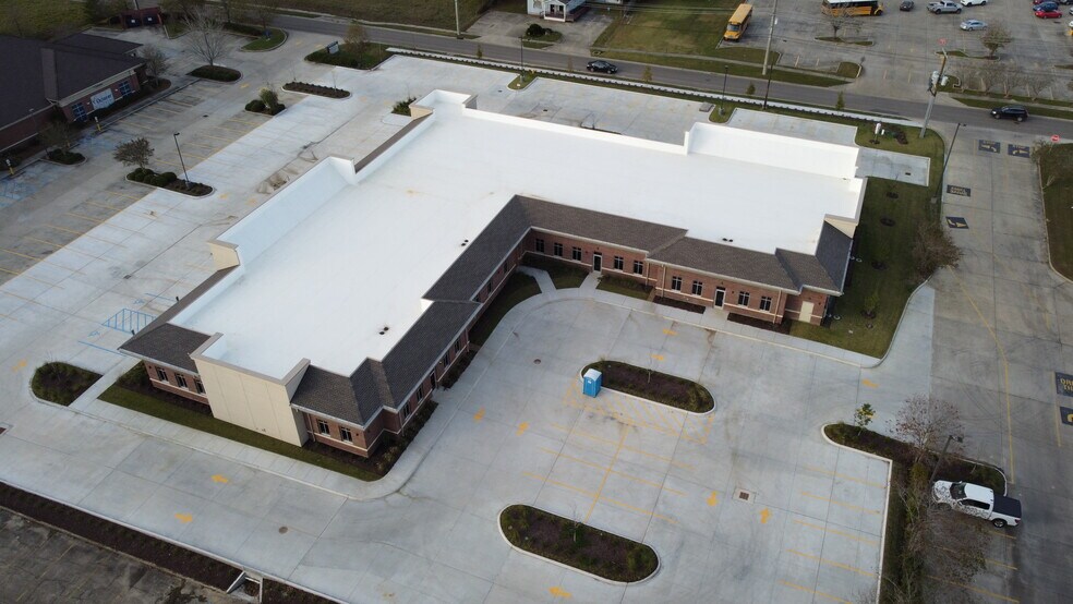 More Photos Of 4845 Main St, Zachary Medical For Lease