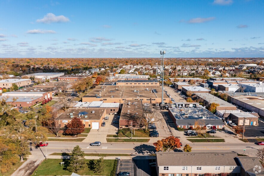 More Photos Of 3206-3210 W Lake Ave, Glenview Warehouse For Lease