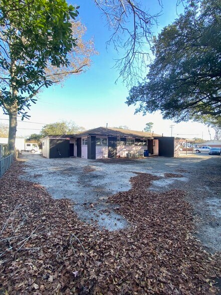 More Photos Of 1617 Ashley River Rd, Charleston Freestanding For Lease
