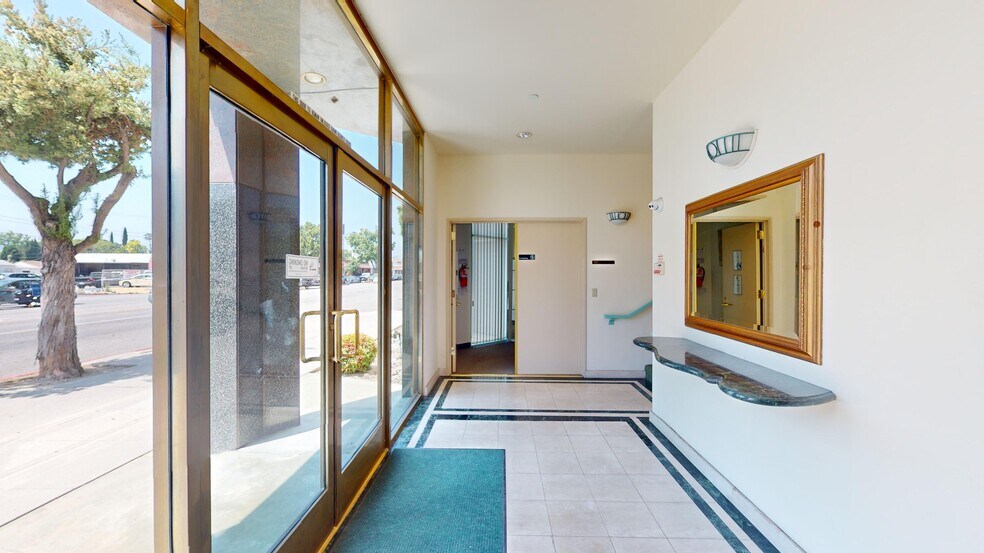 More Photos Of 1415 W Magnolia Blvd, Burbank Office Residential For Sale
