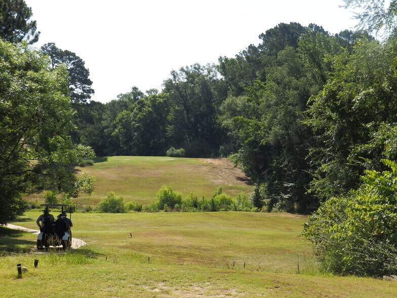 More Photos Of 2130 Country Club Rd, Palestine Golf Course Driving Range For Sale