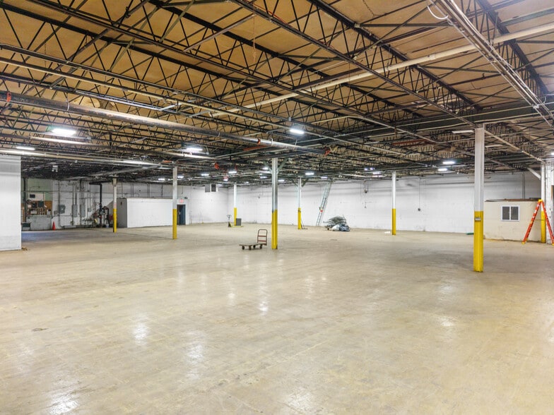 More Photos Of 3949 Austin Blvd, Island Park Warehouse For Sale