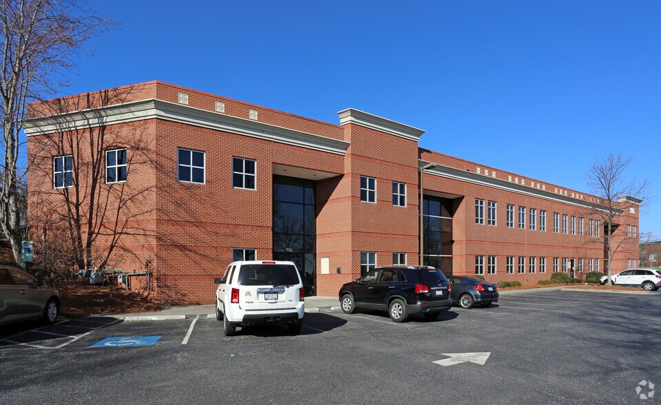 More Photos Of 725 Highland Oaks Dr, Winston-Salem Medical For Lease