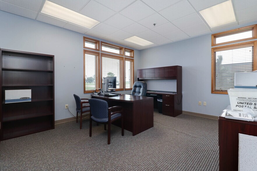 More Photos Of 407 Detroit Ave, Bloomington Office For Sale