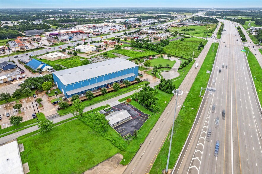 More Photos Of 28011 High Meadow Rd, Tomball Office Residential For Lease