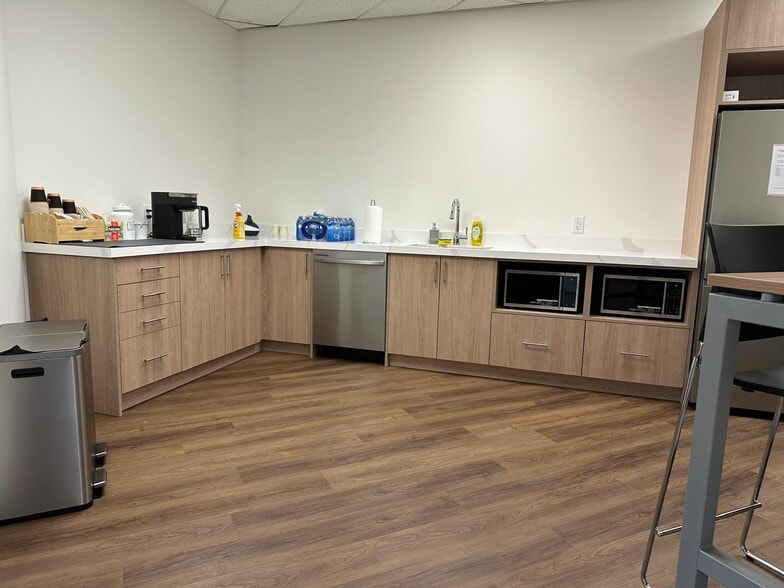 More Photos Of 2810 Matheson Blvd E, Mississauga Coworking Space