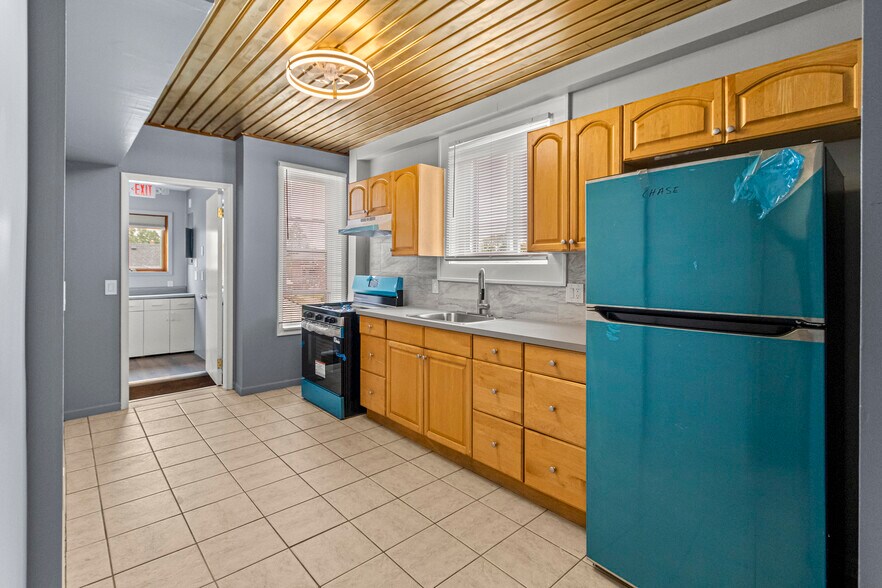 More Photos Of 5920 Chase Rd, Dearborn General Retail For Lease