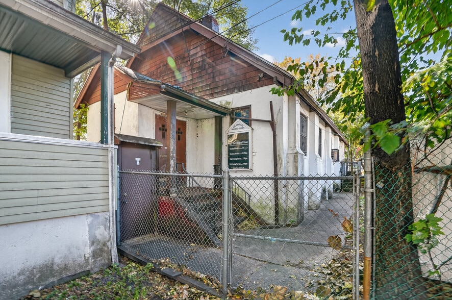More Photos Of 61 New St, Montclair Specialty For Sale