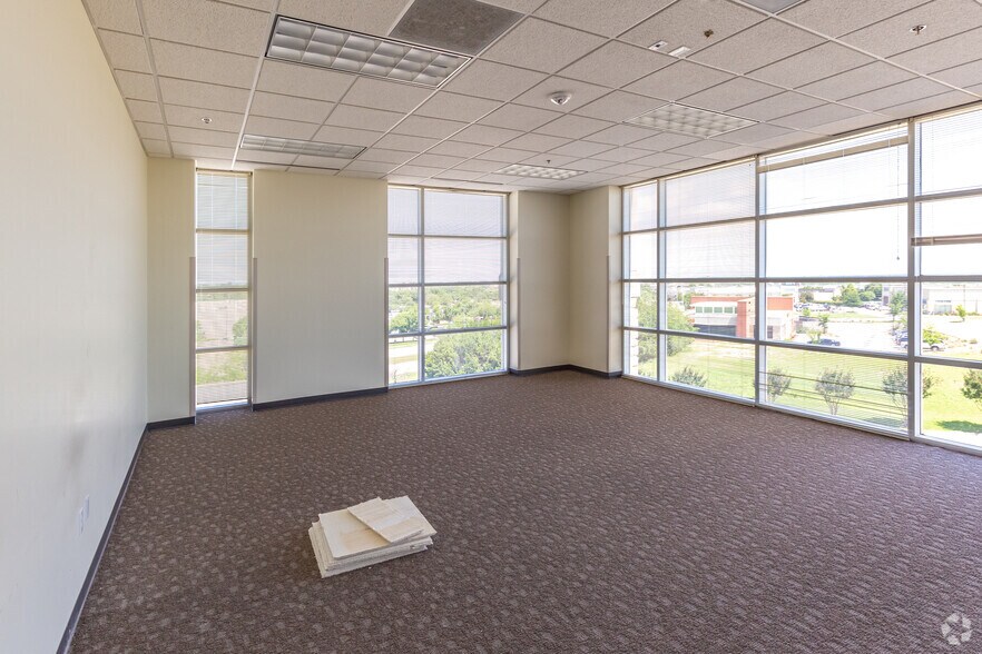 More Photos Of 610 Uptown Blvd, Cedar Hill Office For Lease