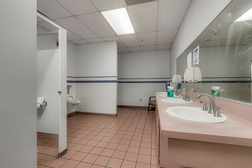 More Photos Of 400 E Park Ave, Chico Office For Sale