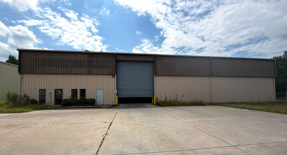 More Photos Of 10 Hoss Dr, Savannah Warehouse For Lease