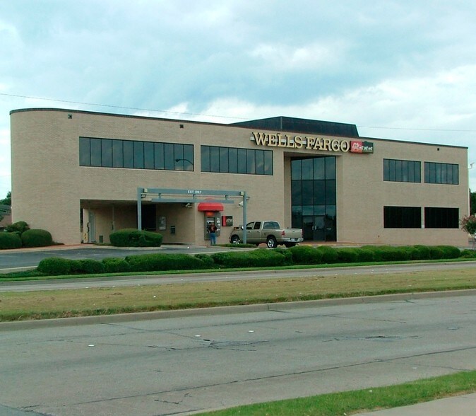 More Photos Of 6112 McCart Ave, Fort Worth Office For Sale