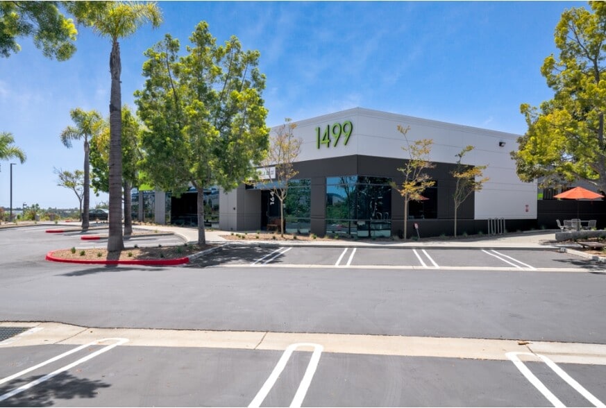 More Photos Of 1491 Poinsettia Ave, Vista Unknown For Lease