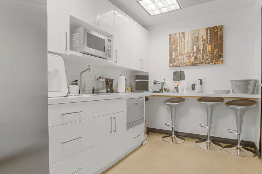 More Photos Of 18709 Topham St, Tarzana Loft Creative Space For Sale