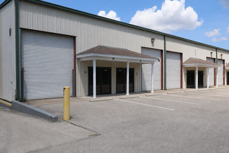 More Photos Of 250 Ram Blvd, Midway Warehouse For Lease