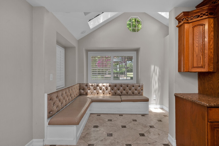 More Photos Of 801 W Whittier Blvd, La Habra Storefront Retail Residential For Sale