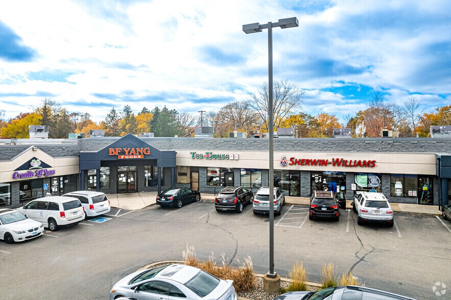 More Photos Of 1686 Suburban Ave, Saint Paul General Retail For Lease