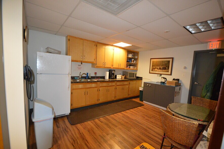 More Photos Of 7278 Centreville Rd, Manassas Showroom For Lease
