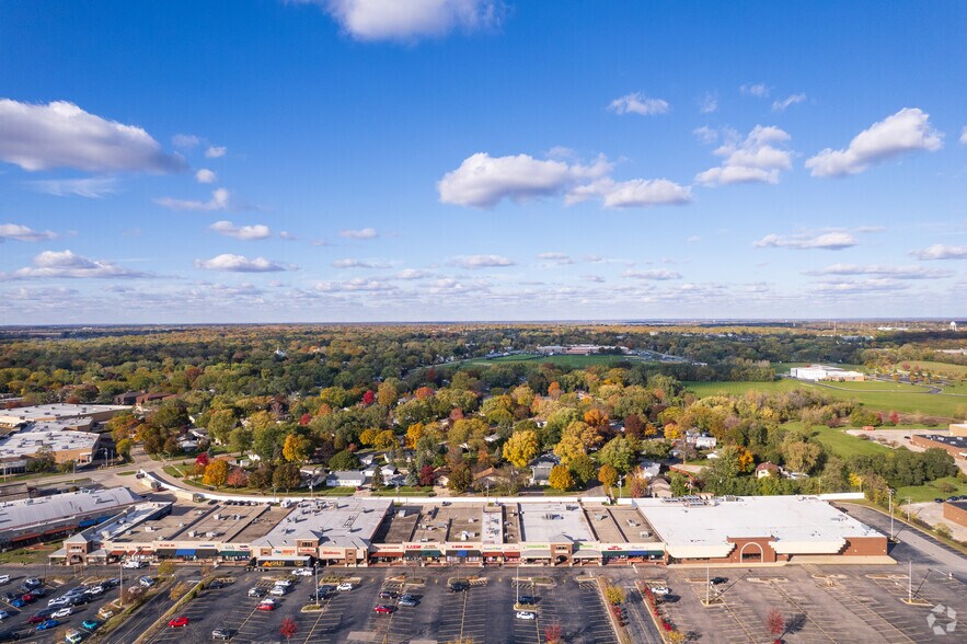 More Photos Of 29 Crystal Lake Plz, Crystal Lake Unknown For Lease