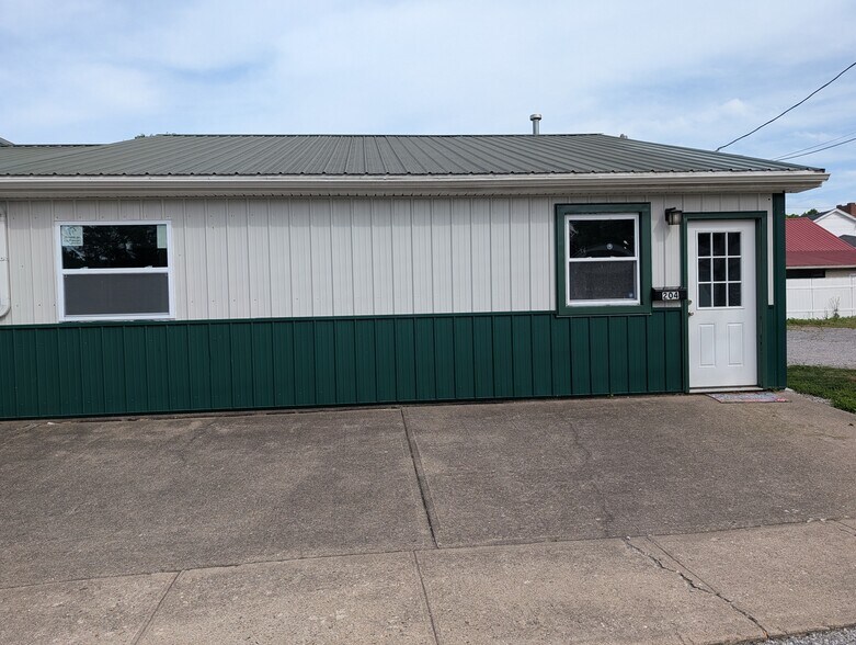 More Photos Of 204 Park St, Falmouth Office For Lease