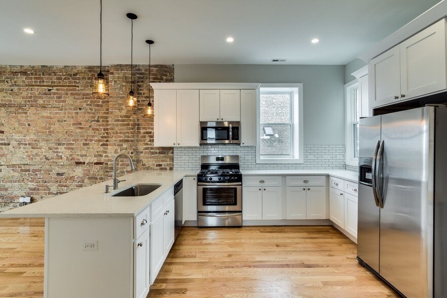 More Photos Of 965 W 18th St, Chicago Apartments For Sale