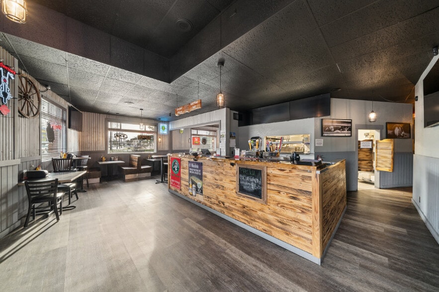 More Photos Of 2015 1st St, Tillamook General Retail For Sale