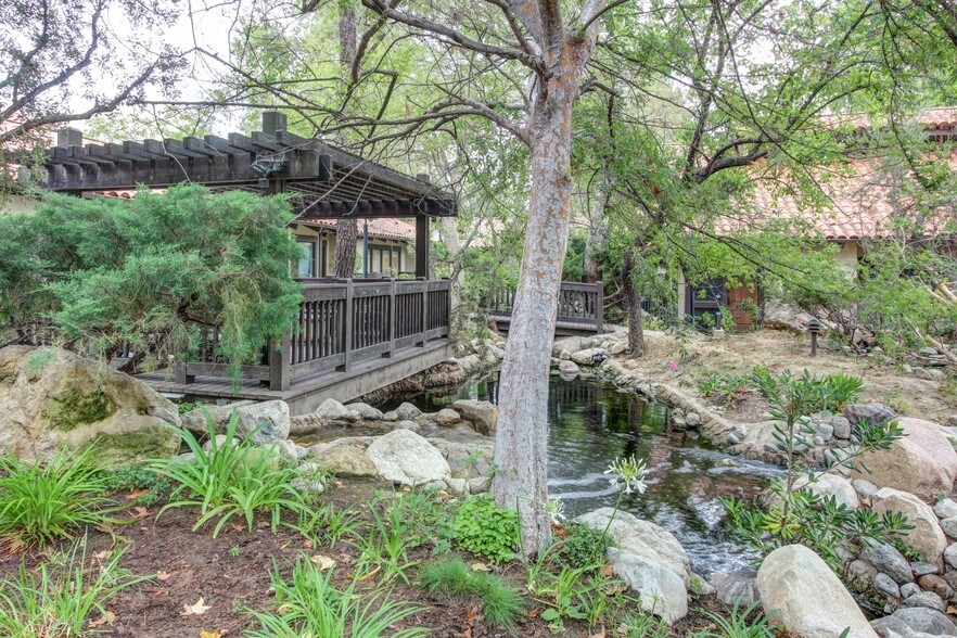 More Photos Of 23501 Park Sorrento, Calabasas Loft Creative Space For Sale