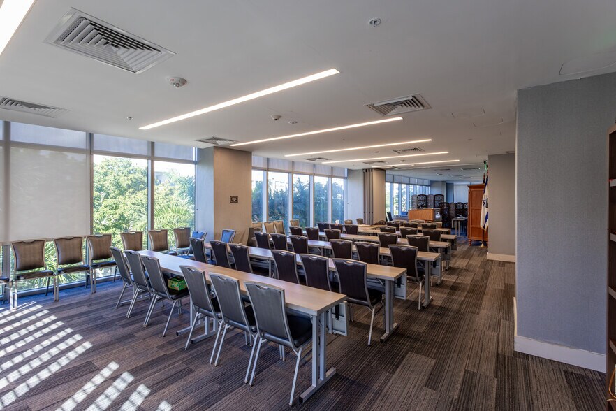 More Photos Of 17700 Collins Ave, Sunny Isles Beach Hotel For Lease