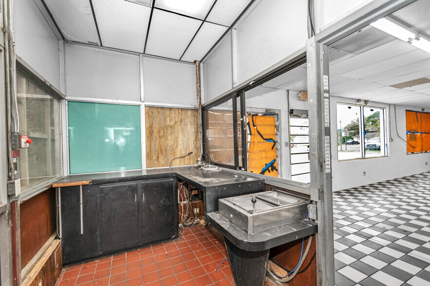 More Photos Of 1220 S Washington Ave, Titusville Convenience Store For Sale