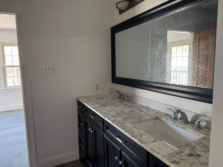 More Photos Of 199 Union St, Occoquan Storefront Retail Residential For Sale