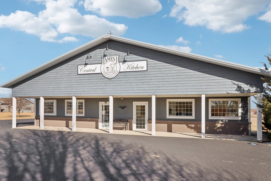 More Photos Of 680 Enterprise Dr, Lake Mills General Retail For Sale