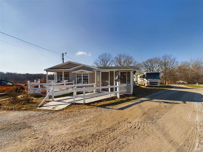 More Photos Of 26143 Spanky Ln, Waynesville Specialty For Sale