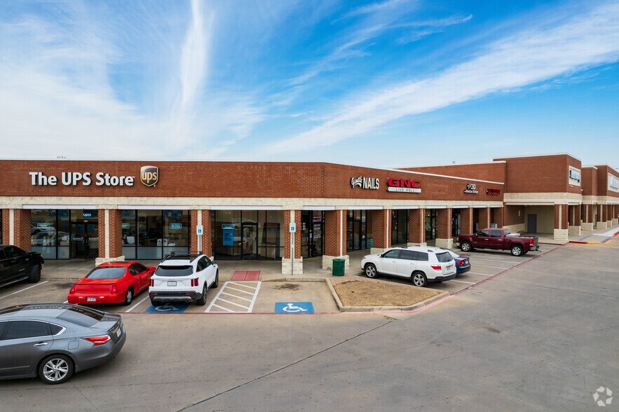 More Photos Of 3515 Sycamore School Rd, Fort Worth Freestanding For Lease