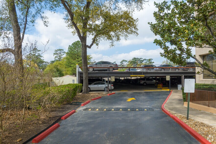 More Photos Of 701 N Post Oak Rd, Houston Office For Sale