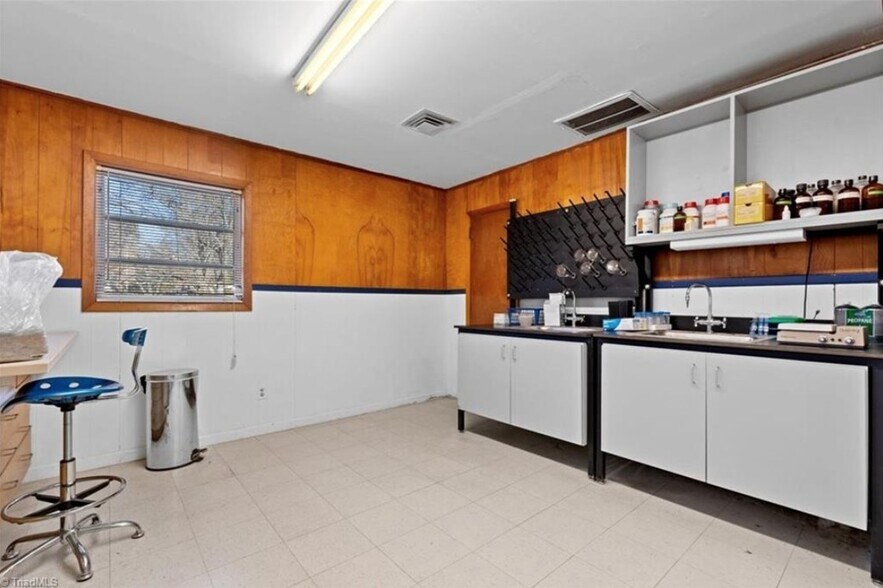 More Photos Of 1006 S Main St, Burlington Office For Sale