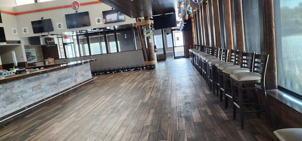 More Photos Of 10355 Canal Crossing, Brunswick Restaurant For Sale