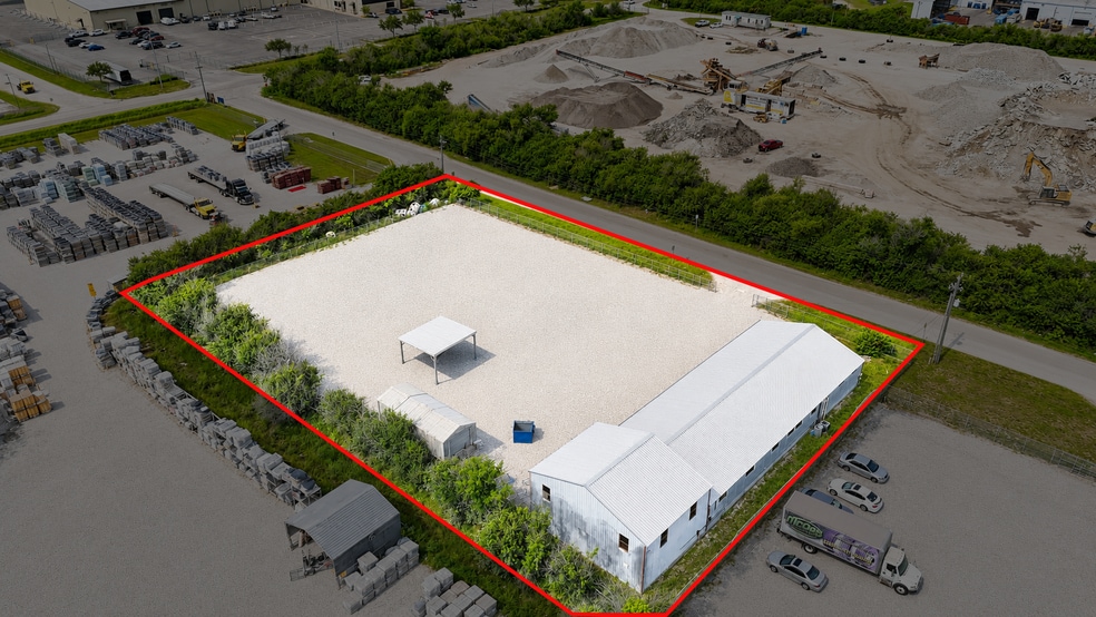 More Photos Of 2646 Lasso Ln, Lakeland Warehouse For Lease