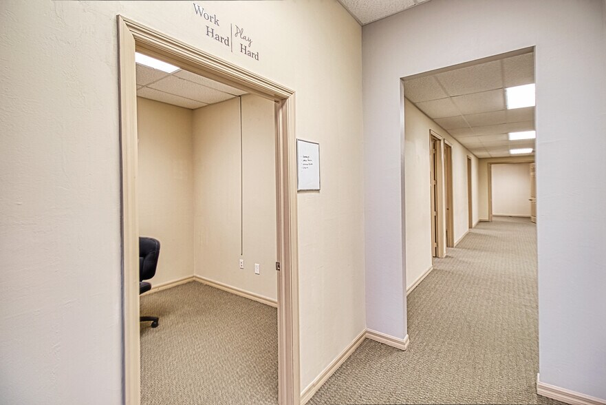 More Photos Of 4857 Palm Beach Blvd, Fort Myers Office For Lease
