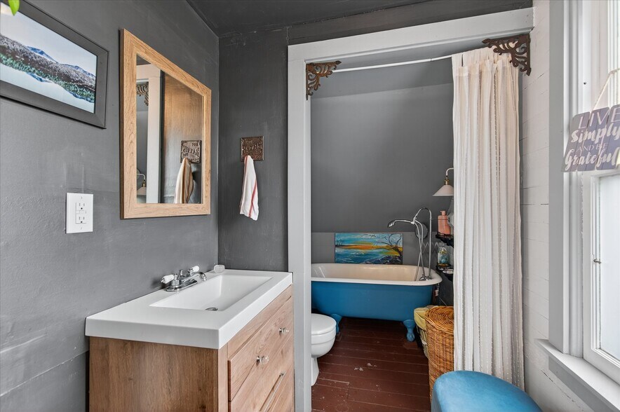 More Photos Of 8 Fairgrounds Rd, Skamokawa Hospitality For Sale