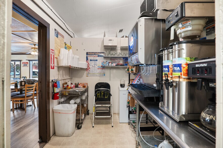 More Photos Of 107 E Main St, Hardy Restaurant For Sale