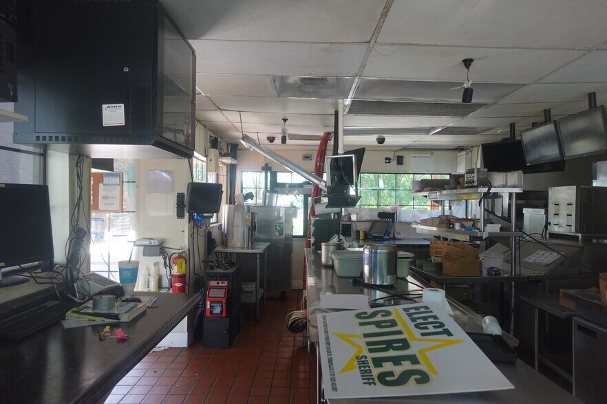 More Photos Of 2801 E Pinetree Blvd, Thomasville General Retail For Sale