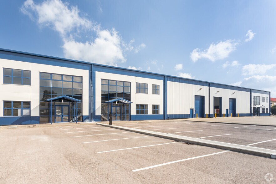 More Photos Of Laporte Way, Luton Distribution For Lease