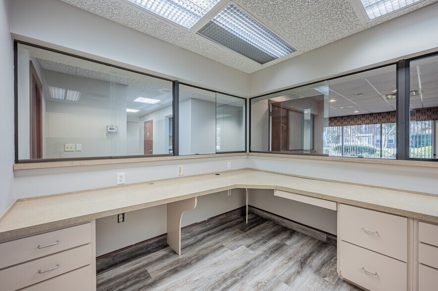 More Photos Of 801 N Bay st, Eustis Medical For Sale