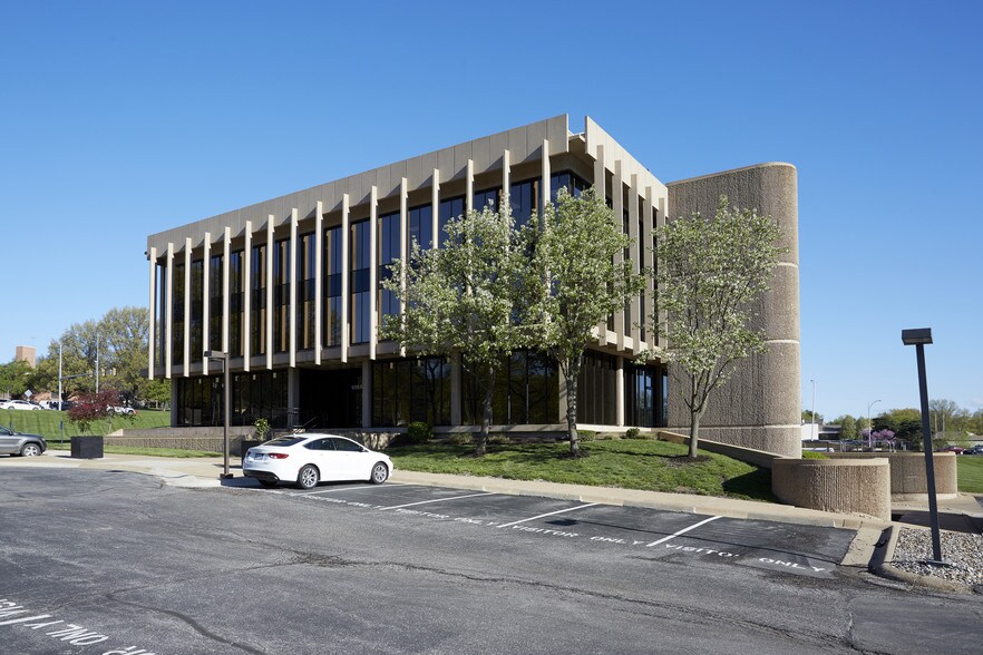 More Photos Of 6299 Nall Ave, Mission Office For Lease